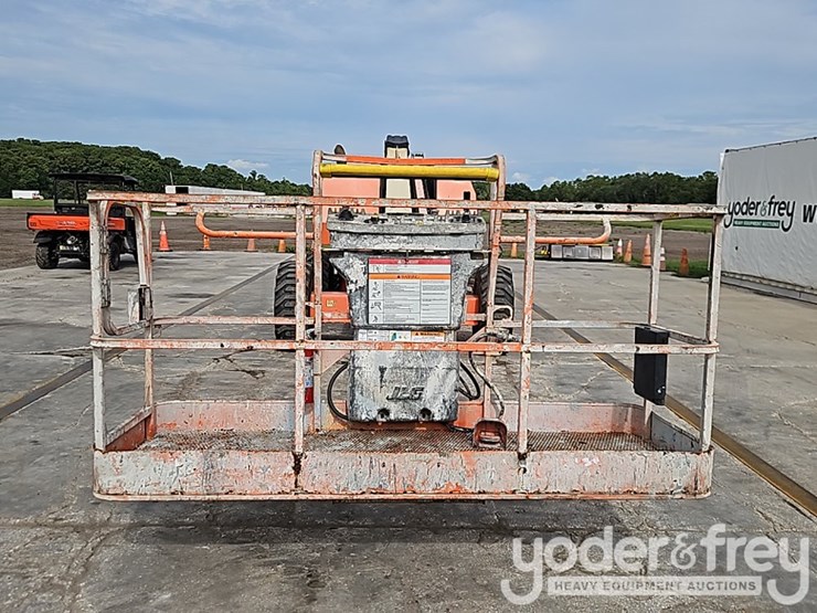 2016-jlg-600s-image-11