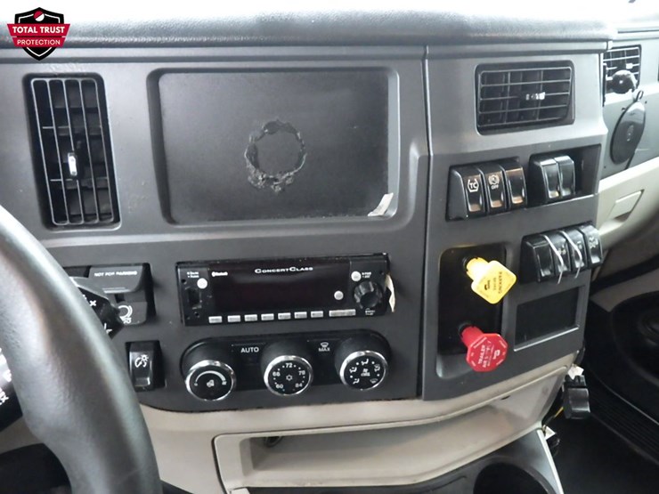 2023-peterbilt-579-image-25