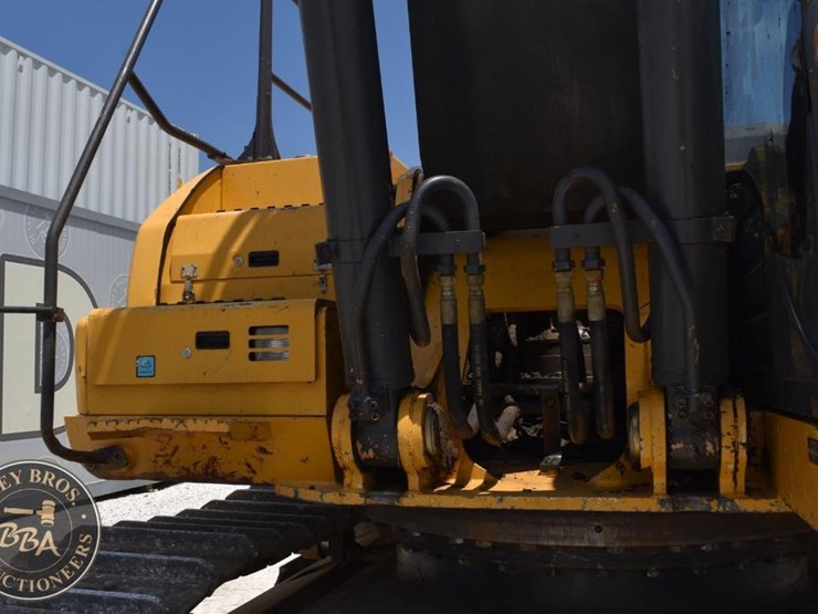 2016-deere-350g-lc-image-32