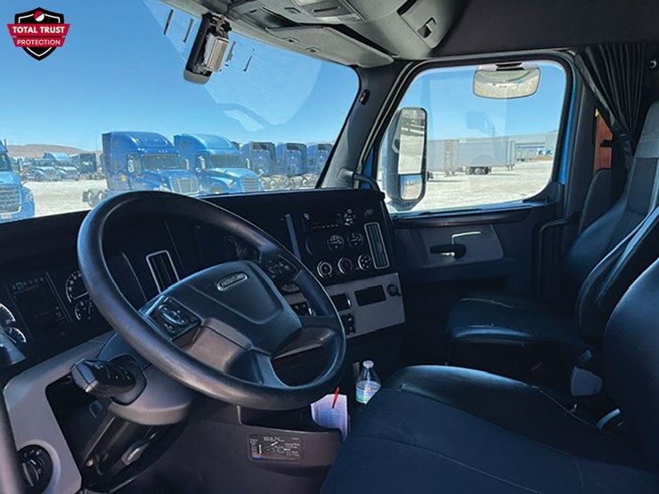 2020-freightliner-cascadia-126-image-2