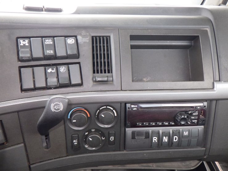 2020-volvo-vnr300-image-17