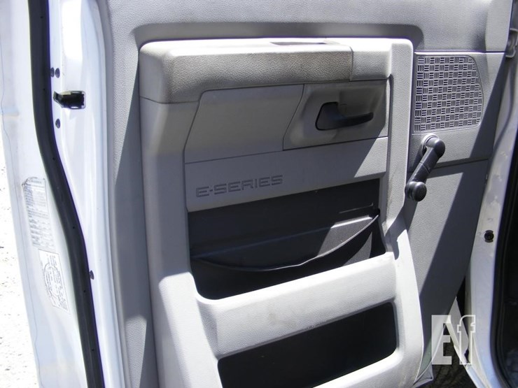 2010-ford-e250-image-11