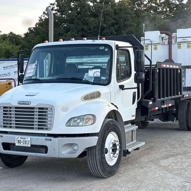 2010 FREIGHTLINER M2 106
