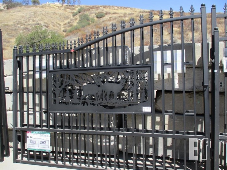 7'-x-20'-bi-parting-driveway-farm-gate-image-1