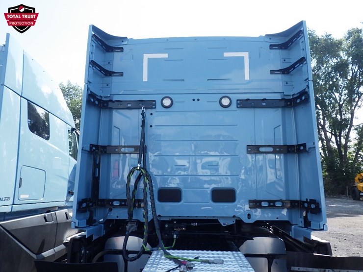 2026-volvo-vnl840-image-12