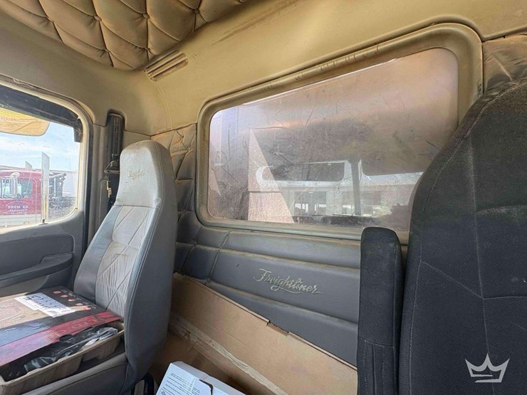 2007-freightliner-columbia-120-image-26
