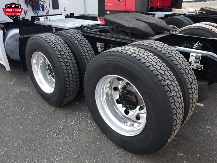 2024-peterbilt-579-image-15