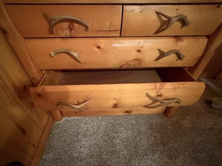 dresser-33-image-5