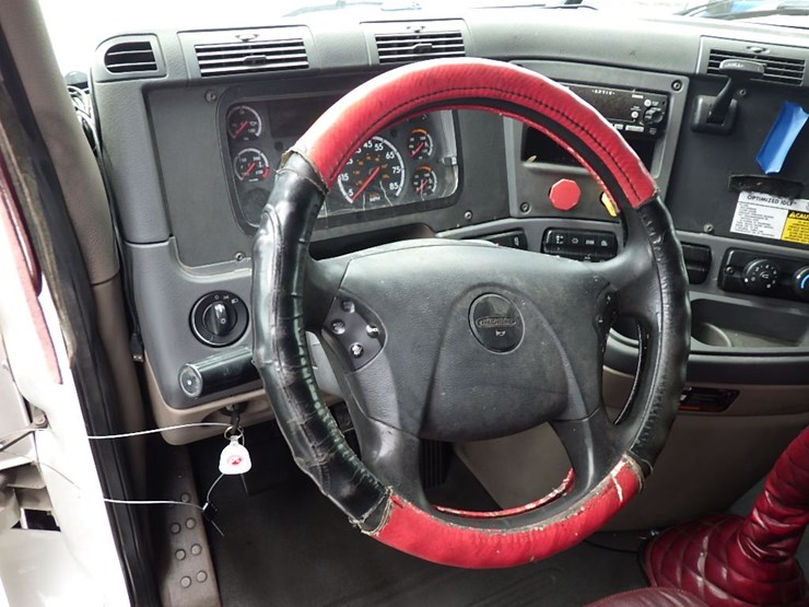 2016-freightliner-cascadia-125-evolution-image-23