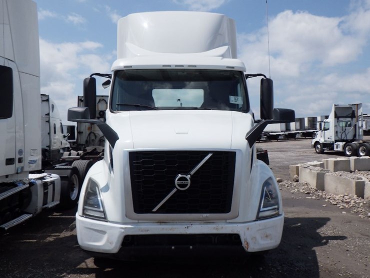 2020-volvo-vnr300-image-2