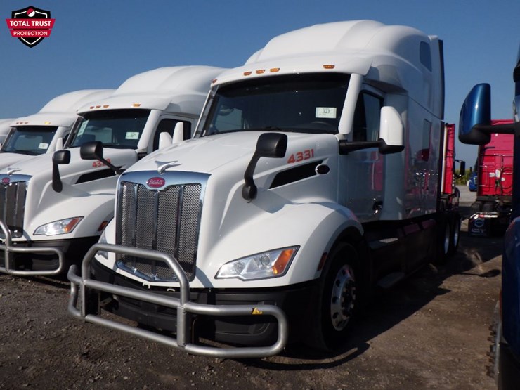 2023-peterbilt-579-image-1