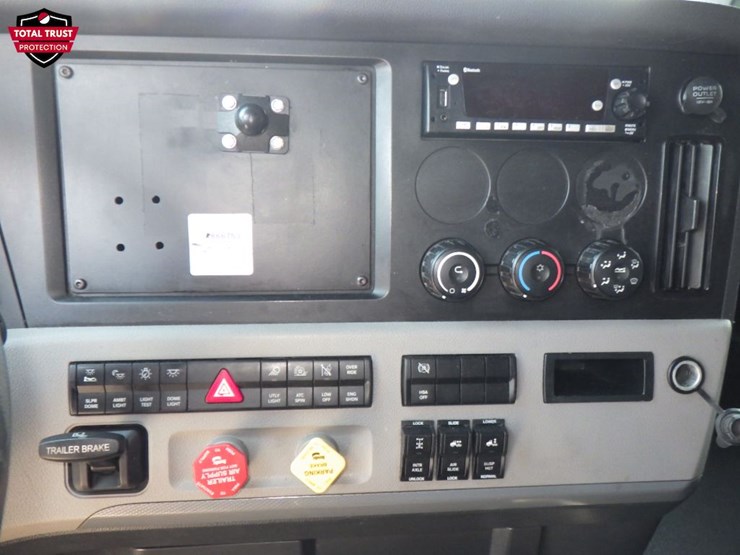 2022-freightliner-cascadia-126-image-21