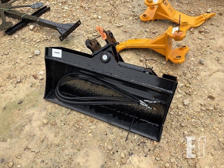 future-32"-hyd-tilting-excavator-bucket-image-1