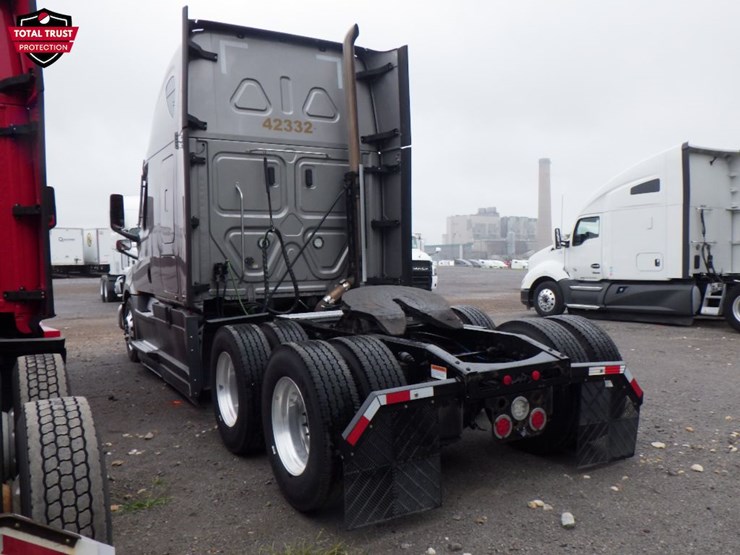 2022-freightliner-cascadia-126-image-15