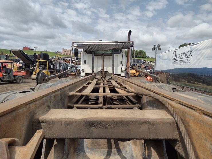 freightliner-114sd-image-35