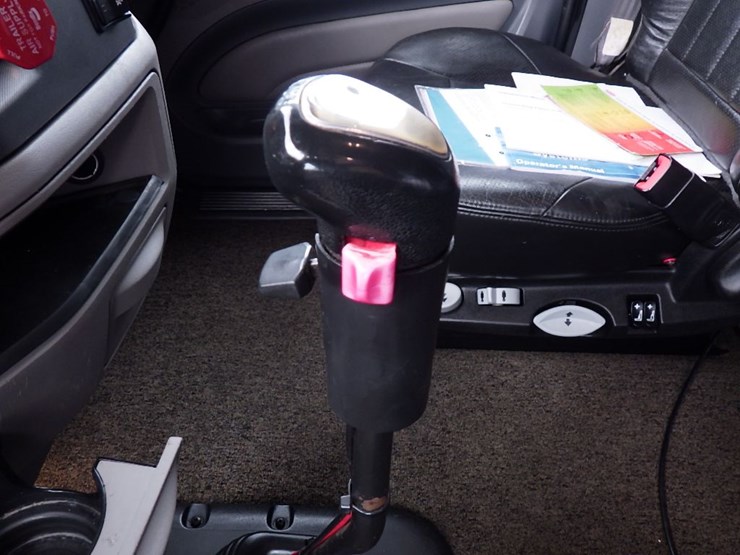 2017-peterbilt-579-image-22