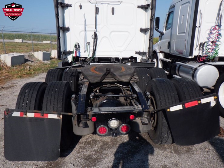 2023-freightliner-cascadia-126-image-8