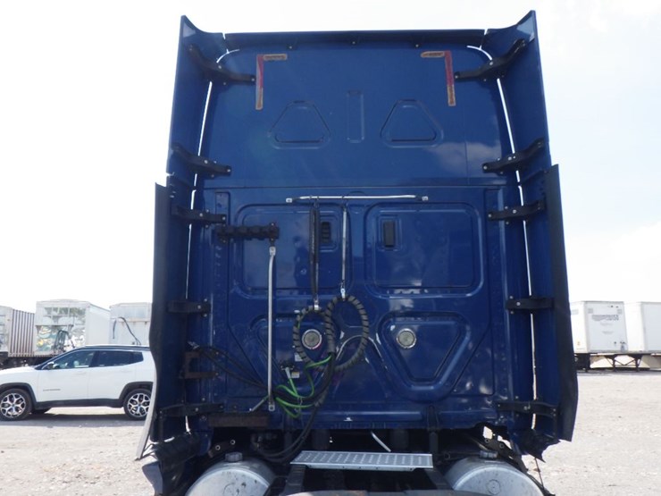 2018-freightliner-cascadia-125-evolution-image-14