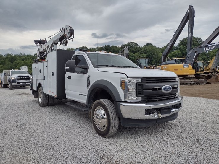 18-ford-f550-image-49