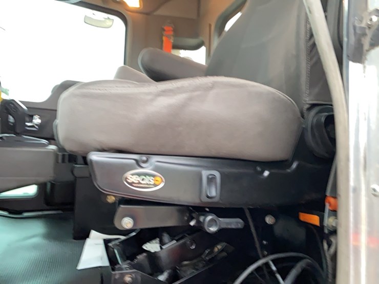 2018-kenworth-t440-image-109