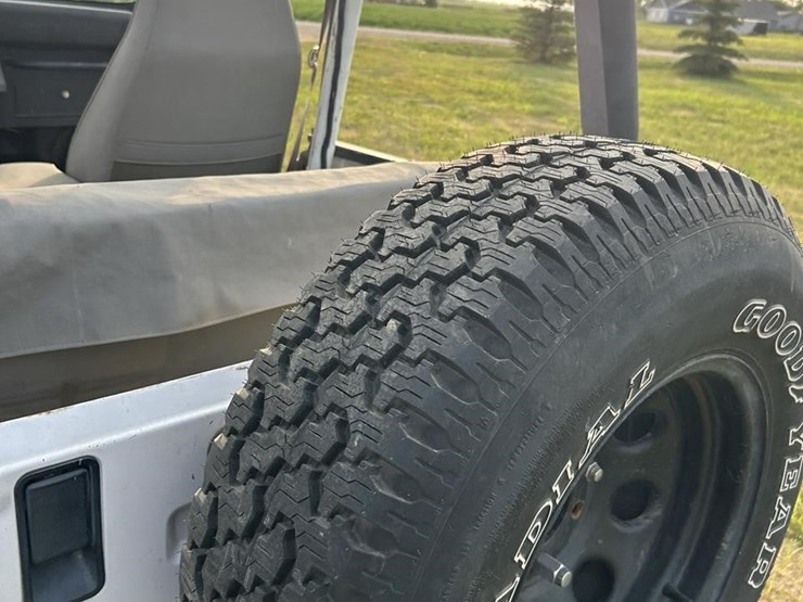 1993-jeep-wrangler-image-18