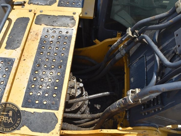 2016-deere-350g-lc-image-44