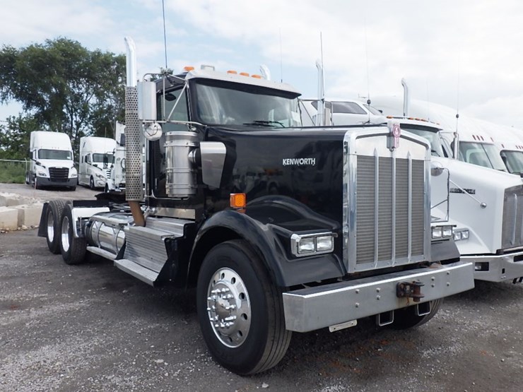 2016-kenworth-w900-image-3