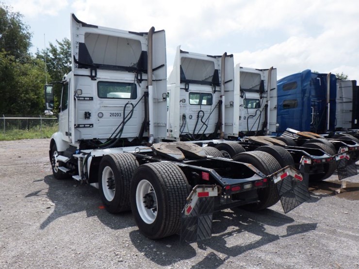 2020-volvo-vnr300-image-14
