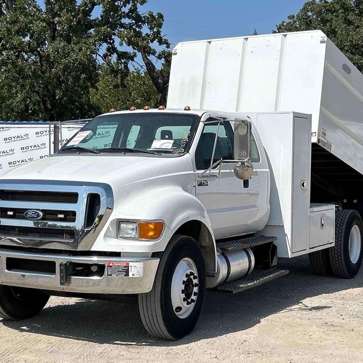 2015 FORD F750