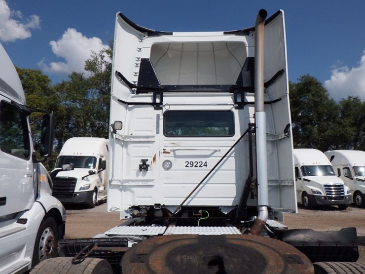 2019-volvo-vnr300-image-10
