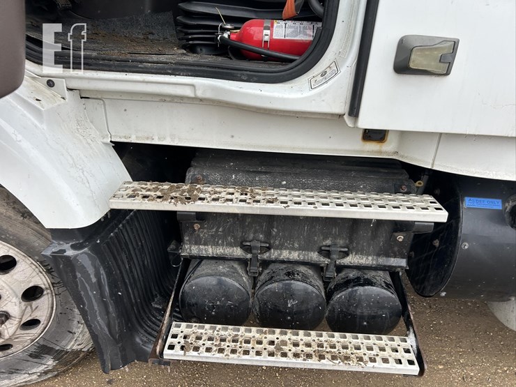2015-volvo-vnm62t630-image-26