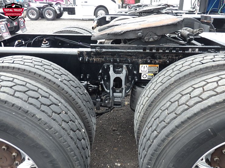 2023-peterbilt-579-image-7