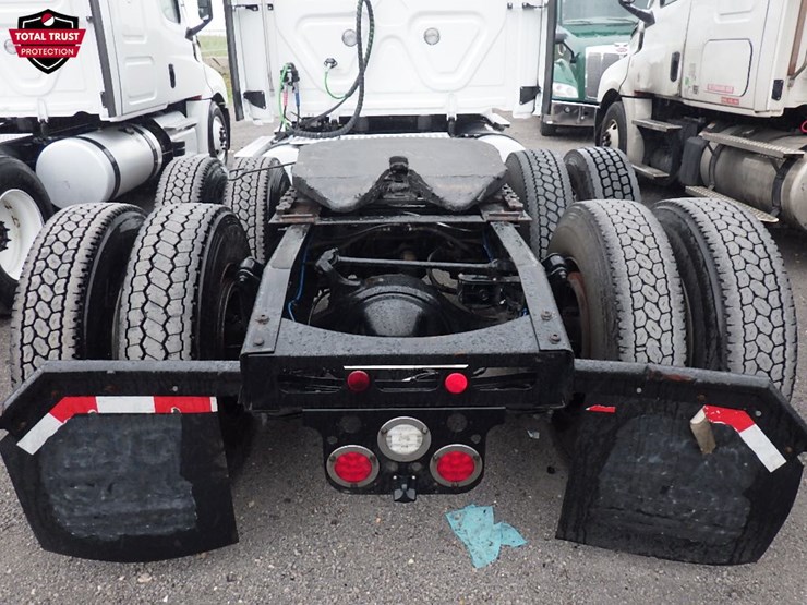2023-freightliner-cascadia-126-image-11