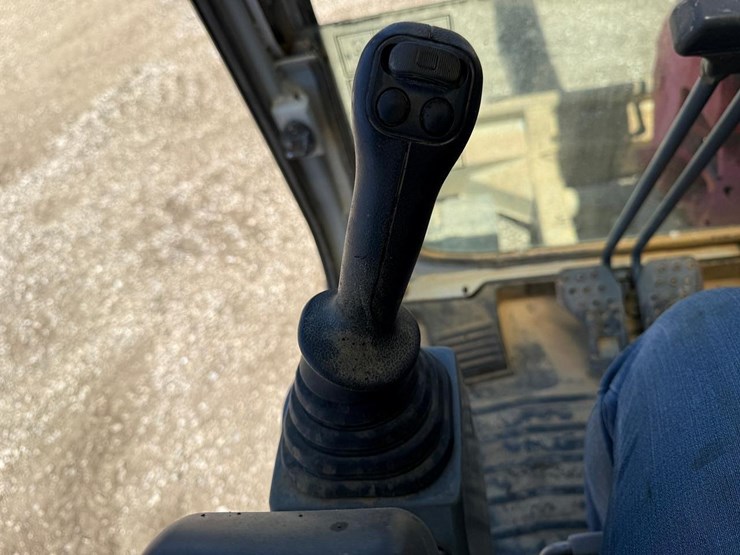 2012-takeuchi-tb250-image-26
