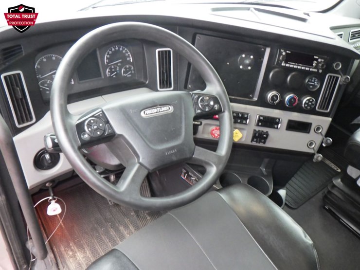 2022-freightliner-cascadia-126-image-21