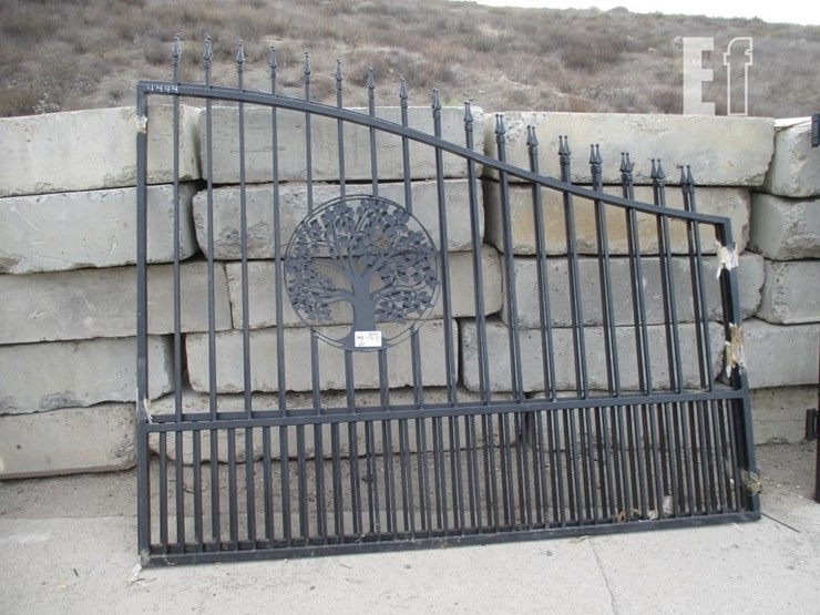 approx-7'-x-188"-l/r-leaf-metal-driveway-gate-image-1