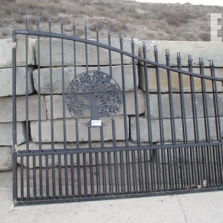 APPROX 7' X 188" L/R LEAF METAL DRIVEWAY GATE