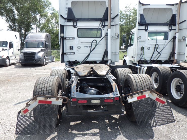 2020-volvo-vnr300-image-11