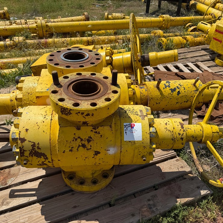 (1) 7-1/16” 10M HYDRAULIC & (2) MANUAL FRAC VALVES