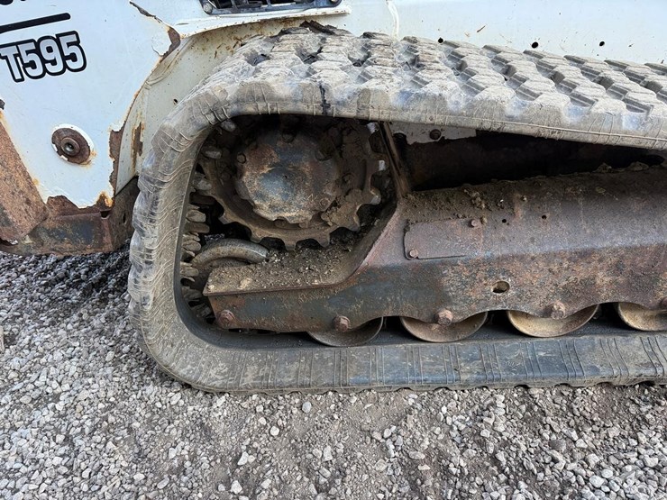 2020-bobcat-t595-image-13