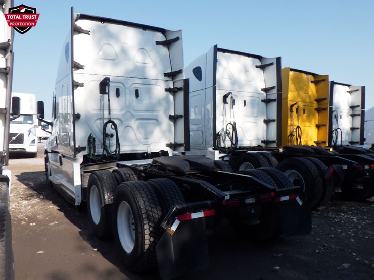 2022-freightliner-cascadia-126-image-14