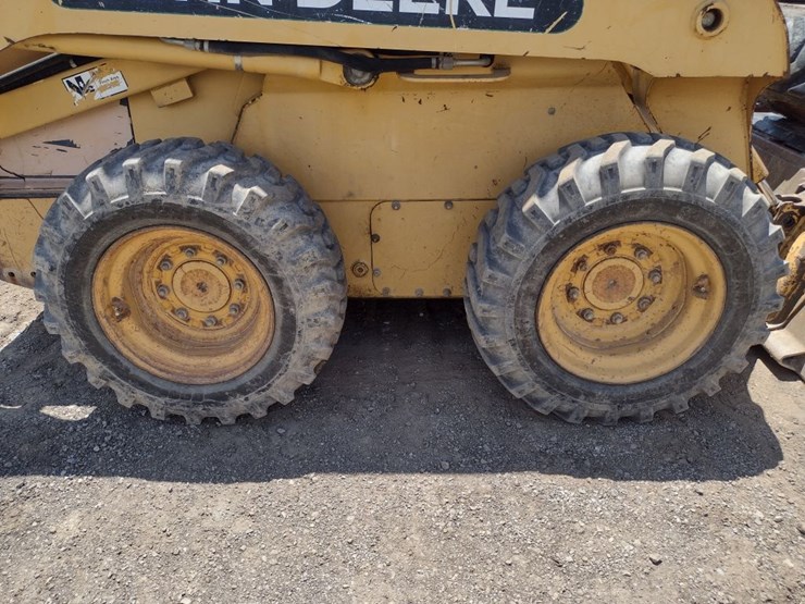 john-deere-240-image-19
