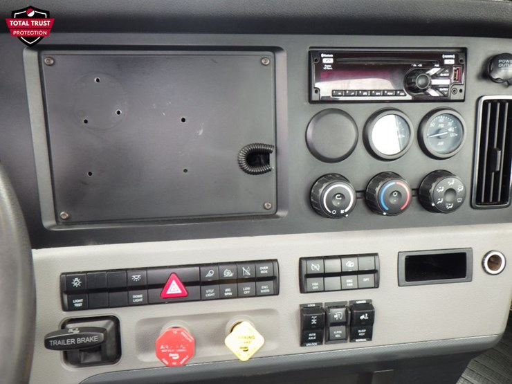 2020-freightliner-cascadia-126-image-19