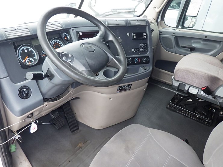 2018-freightliner-cascadia-125-evolution-image-20