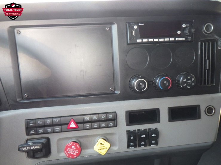 2022-freightliner-cascadia-126-image-18