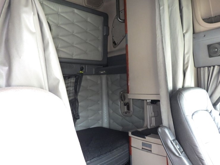 2016-freightliner-cascadia-125-image-4