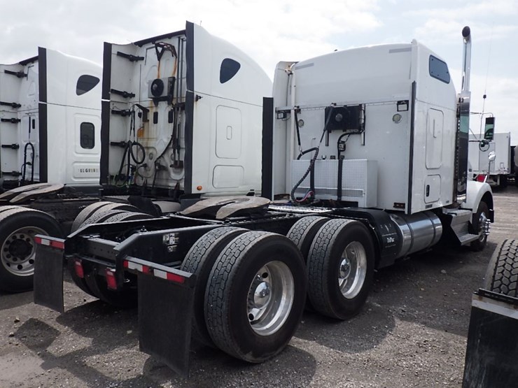 2016-kenworth-t800-image-10