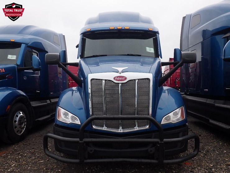 2023-peterbilt-579-image-2