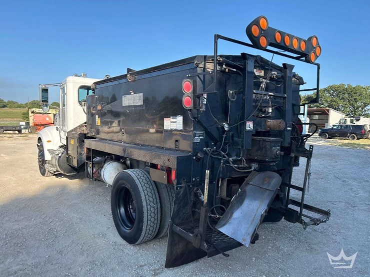 2011-peterbilt-337-image-2