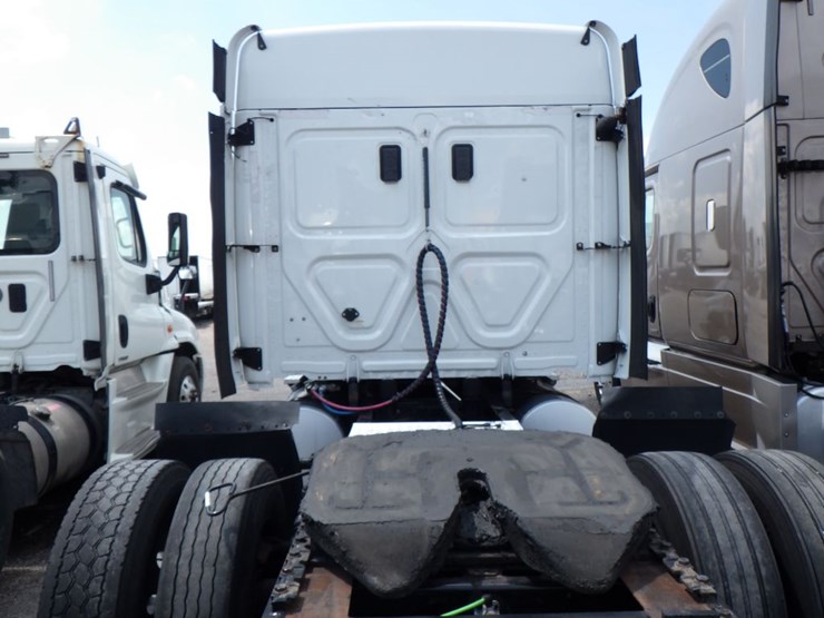 2017-freightliner-cascadia-125-evolution-image-10